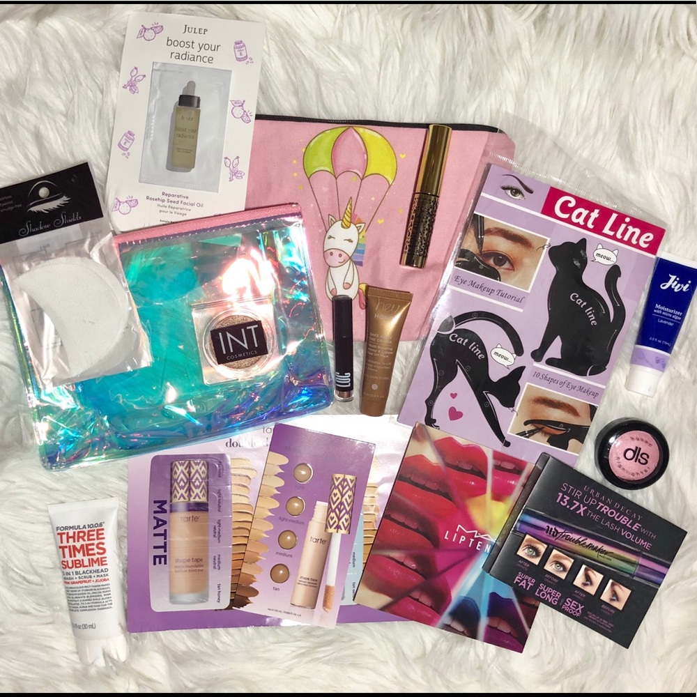 16 piece Makeup Sample with 2 makeup bags